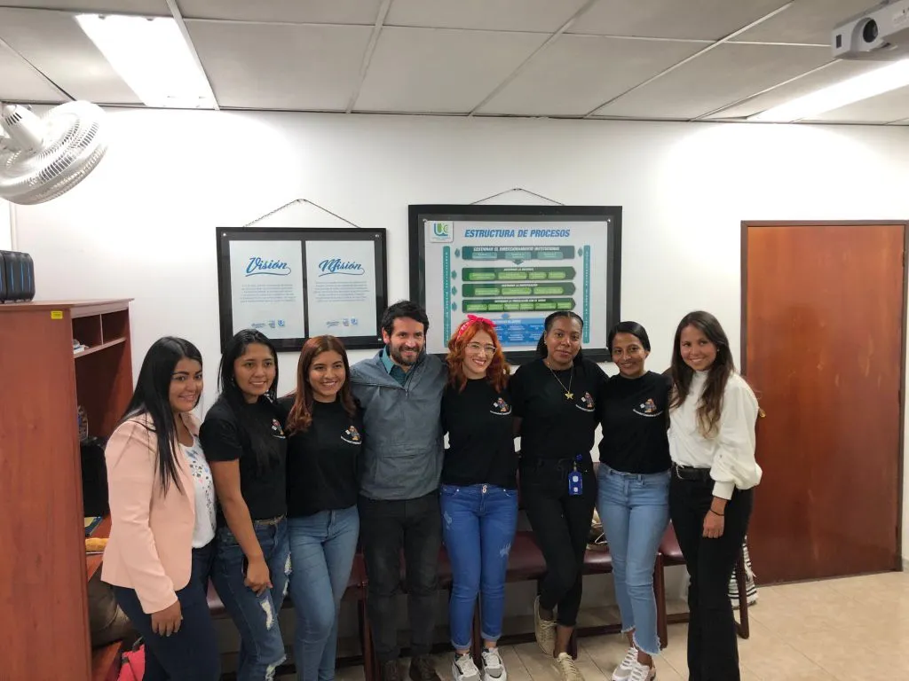 Jornada de concienciación pedagógica sobre protección animal con Juan Carlos Losada Vargas en Popayán